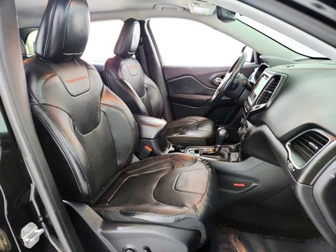 Used 2019 Jeep Cherokee Trailhawk image 20