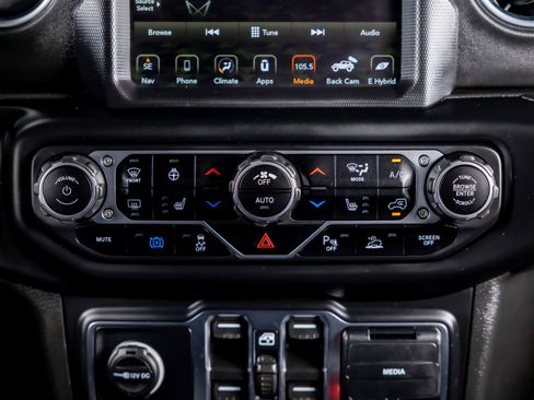 Used 2021 Jeep Wrangler Unlimited Sahara w/ Cold Weather Group AWD/4WD image 27