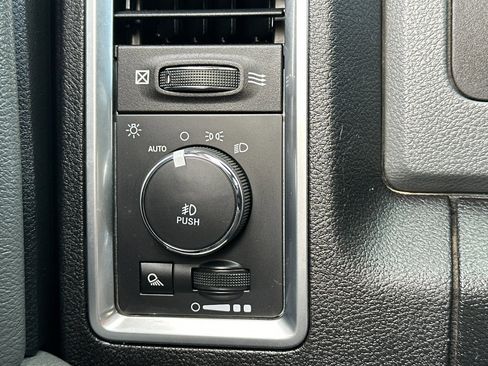 Used 2018 RAM 1500 Classic SLT image 39