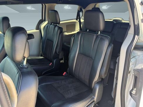 Used 2020 Dodge Grand Caravan SXT FWD image 25