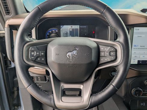 Used 2023 Ford Bronco Outer Banks image 9