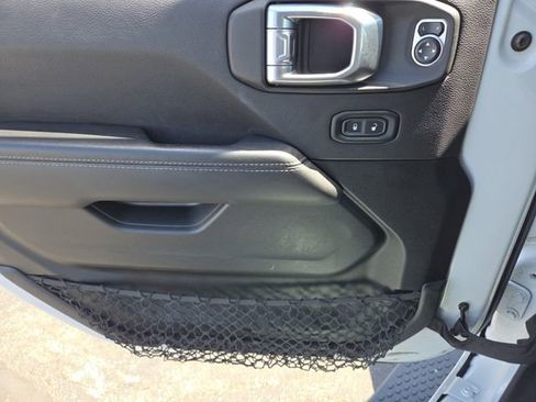 Used 2021 Jeep Wrangler Unlimited Sahara w/ Uconnect 4C Nav & Sound Group AWD/4WD image 31