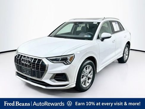 Used 2023 Audi Q3 2.0T Premium w/ Convenience Package AWD/4WD image 3