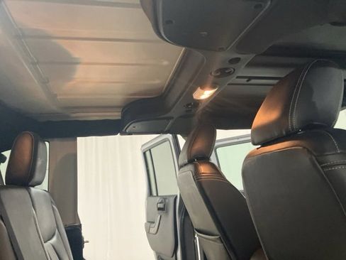 Used 2018 Jeep Wrangler Unlimited Sport S image 27