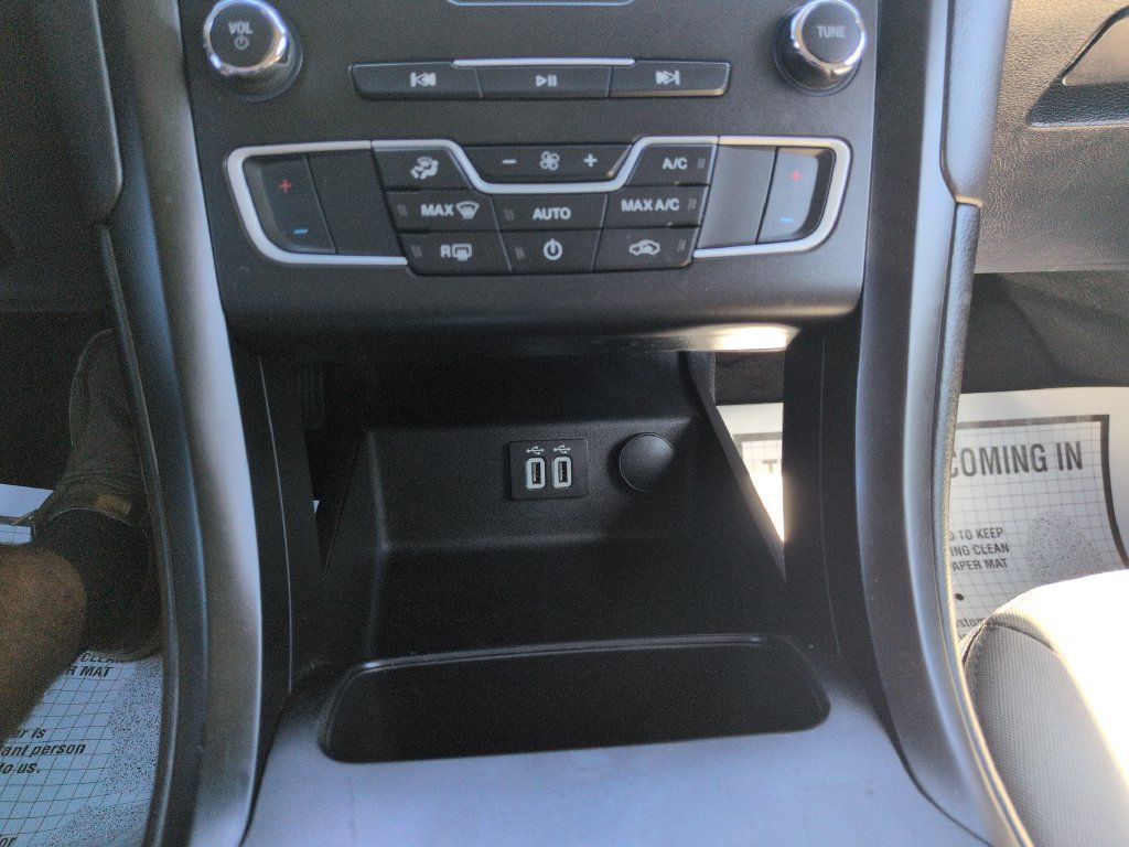 Used 2019 Ford Fusion SE w/ Equipment Group 151A FWD image 18