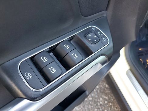 Used 2021 Mercedes-Benz GLB 250 GLB 250 image 20