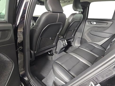 Certified 2024 Volvo XC40 B5 Plus w/ Protection Package Premier image 17