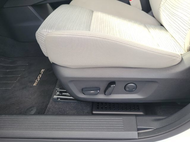 Used 2023 Nissan Rogue SV FWD image 17