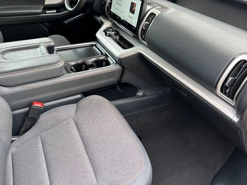 Used 2025 Ford Expedition Active AWD/4WD image 19