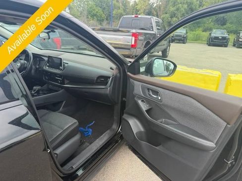 Used 2021 Nissan Rogue SV FWD image 12