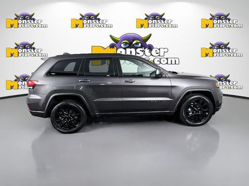Used 2019 Jeep Grand Cherokee Altitude AWD/4WD image 4