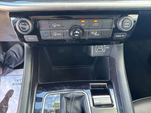 Used 2022 Jeep Compass Latitude image 27