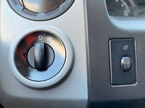 Used 2019 Ford E-350 and Econoline 350 Super Duty image 21