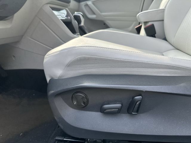 Used 2023 Volkswagen Tiguan SE FWD image 16