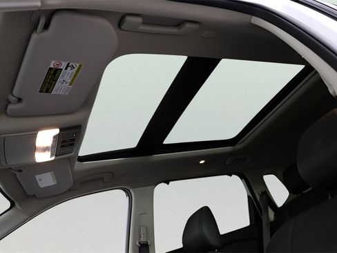 Used 2024 Nissan Rogue SL w/ SL Premium Package image 34