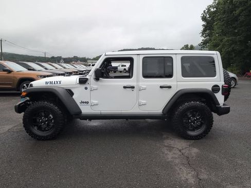 Used 2024 Jeep Wrangler Unlimited AWD/4WD image 9