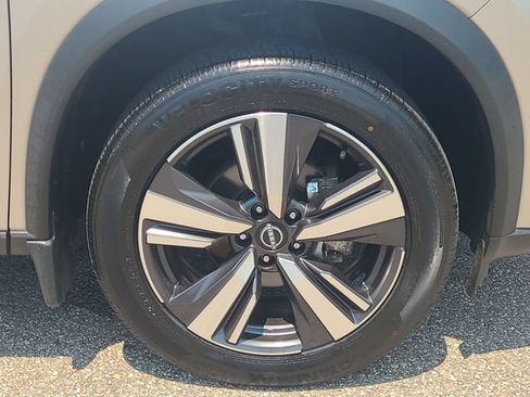 Used 2023 Nissan Rogue SL AWD/4WD image 9