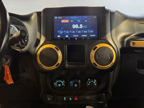 Used 2013 Jeep Wrangler Sport AWD/4WD image 13