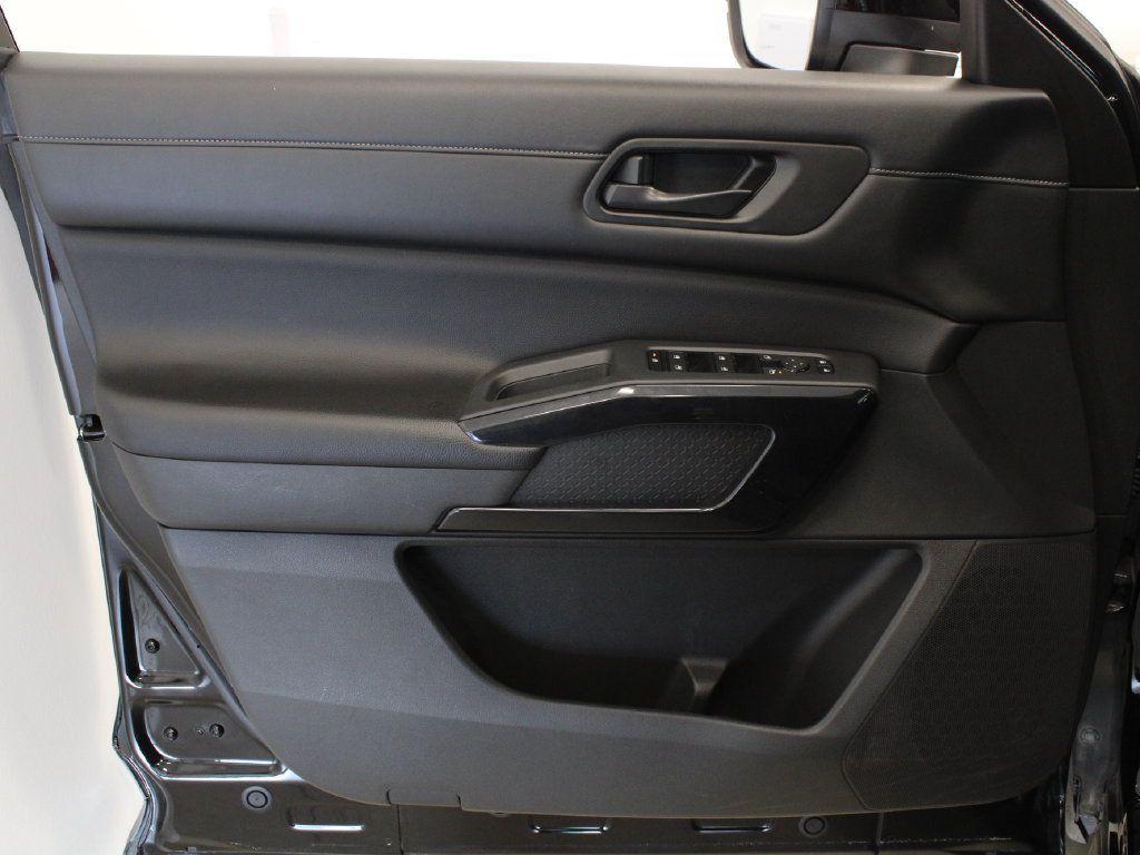 Used 2024 Nissan Pathfinder SV FWD image 13