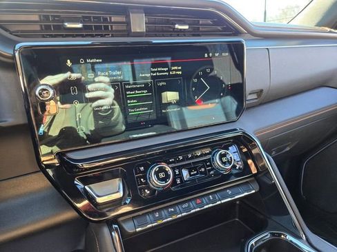 Used 2025 GMC Sierra 2500 AT4 w/ AT4 Premium Plus Package image 22