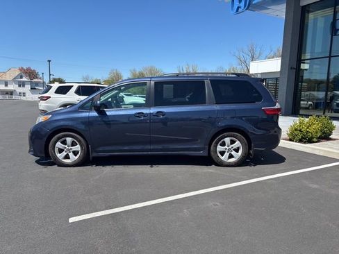 Used 2018 Toyota Sienna LE FWD image 9