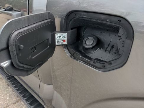 Certified 2022 Ford F150 Lariat w/ Equipment Group 502A High image 16