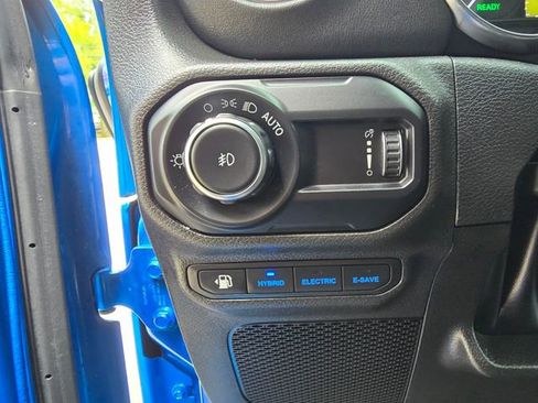 Used 2023 Jeep Wrangler Unlimited Sahara w/ Cold Weather Group AWD/4WD image 10