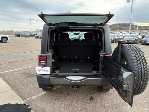 Used 2017 Jeep Wrangler Unlimited Sahara w/ Connectivity Group image 4