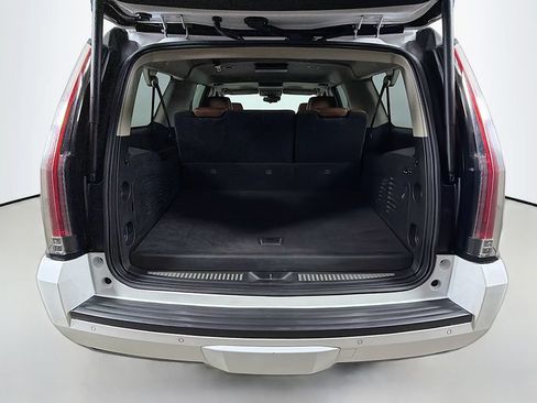 Used 2017 Cadillac Escalade ESV Premium Luxury AWD/4WD image 25