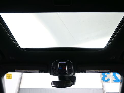 Used 2023 Jeep Grand Cherokee L Laredo image 18