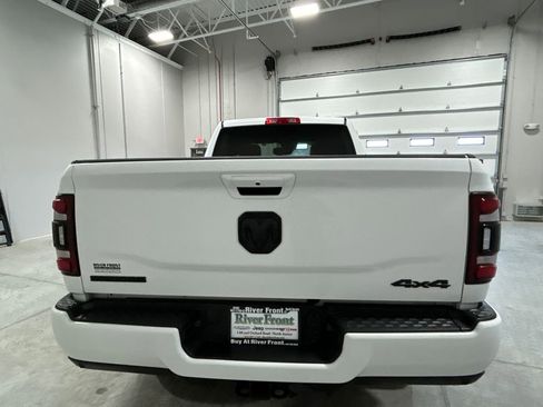 Used 2024 RAM 2500 Big Horn w/ Night Edition AWD/4WD image 7