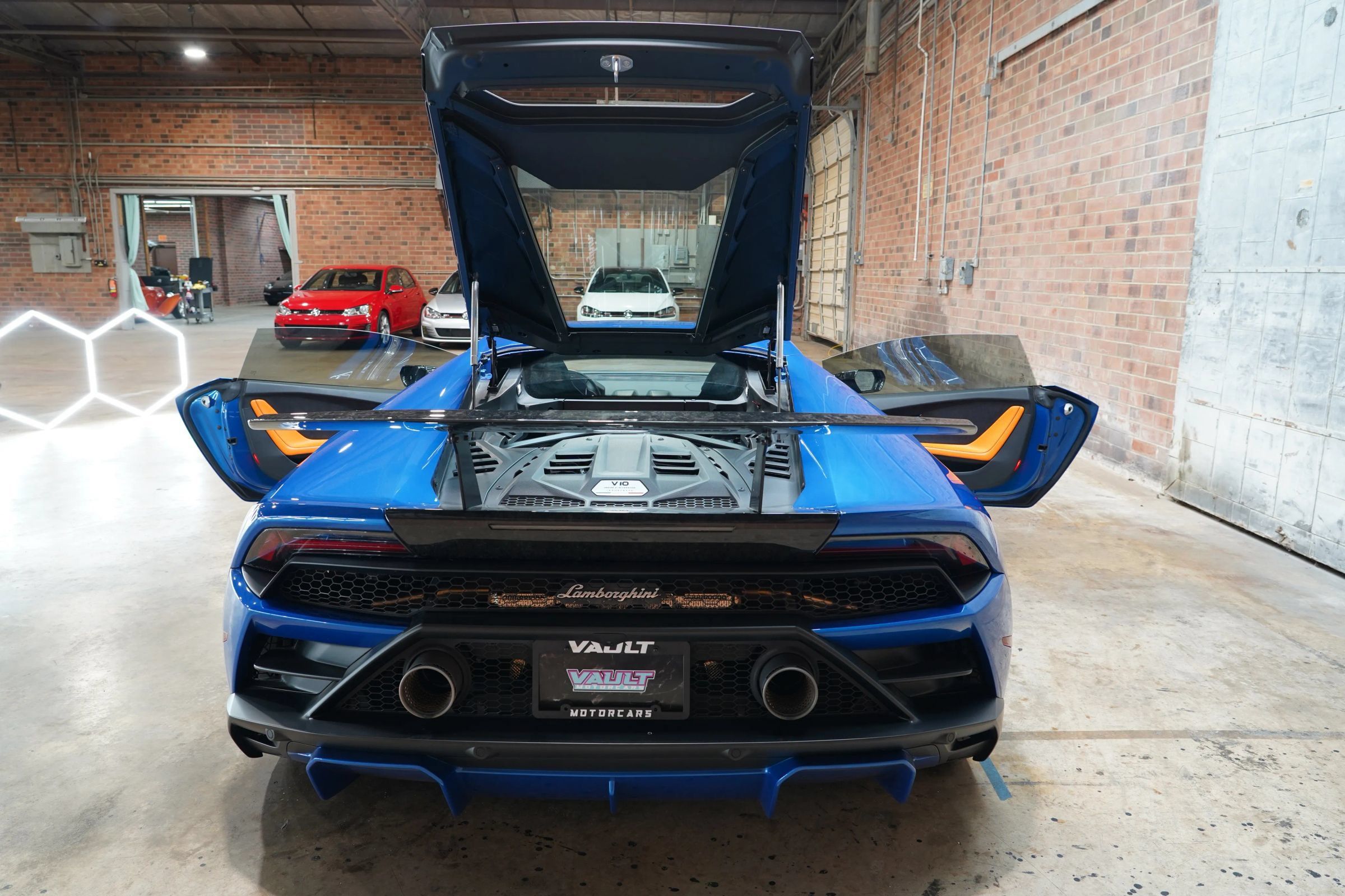 Used 2020 Lamborghini Huracan EVO RWD image 35