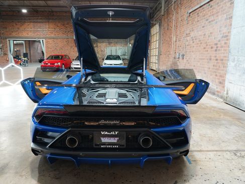 Used 2020 Lamborghini Huracan EVO RWD image 35