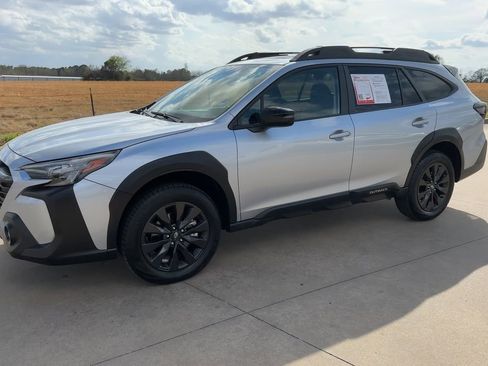 Used 2025 Subaru Outback Onyx Edition image 5