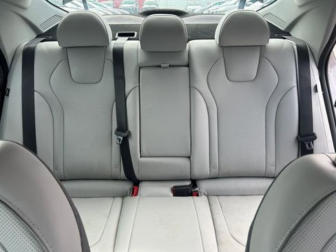 Used 2025 Hyundai Elantra Limited FWD image 23