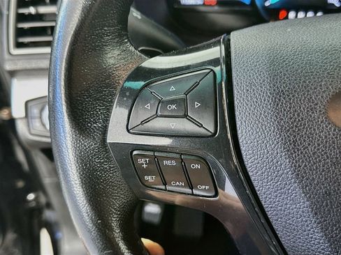 Used 2017 Ford Explorer XLT w/ Equipment Group 202A FWD image 25