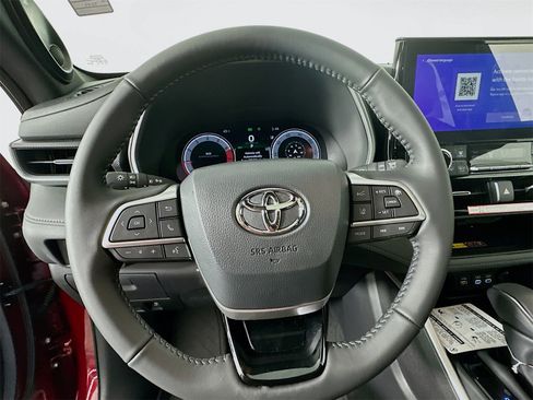 New 2026 Toyota Highlander XSE image 11