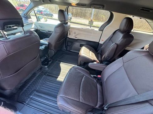Certified 2023 Toyota Sienna Platinum image 15