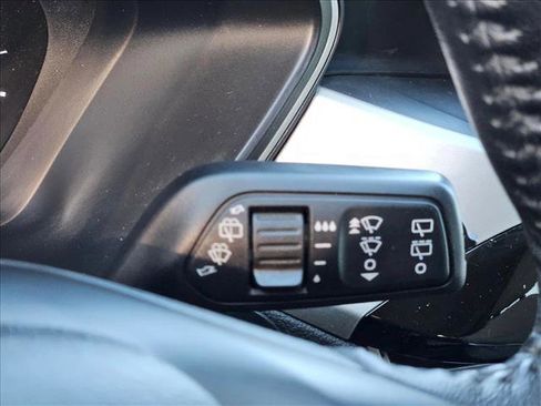 Used 2021 Ford Escape SE w/ SE Sport Appearance Package image 16