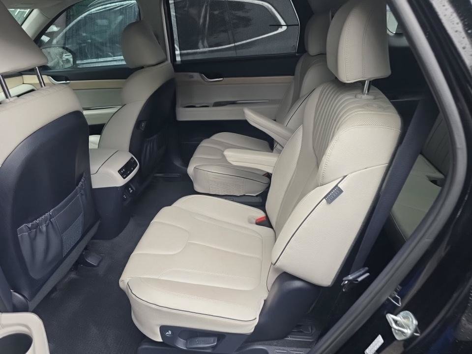 Used 2023 Hyundai Palisade Limited FWD image 4