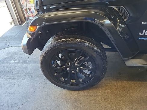 Used 2022 Jeep Wrangler Unlimited Sahara w/ Cold Weather Group AWD/4WD image 4