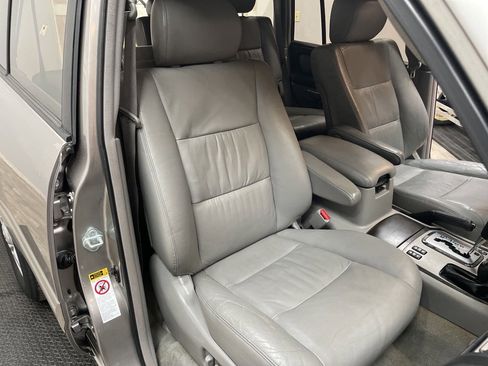 Used 2003 Toyota Land Cruiser image 38