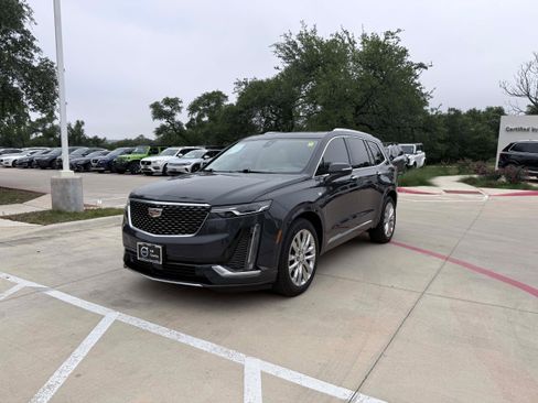 Used 2022 Cadillac XT6 Premium Luxury w/ Technology Package FWD image 2