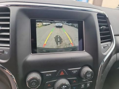 Used 2018 Jeep Grand Cherokee Laredo AWD/4WD image 21
