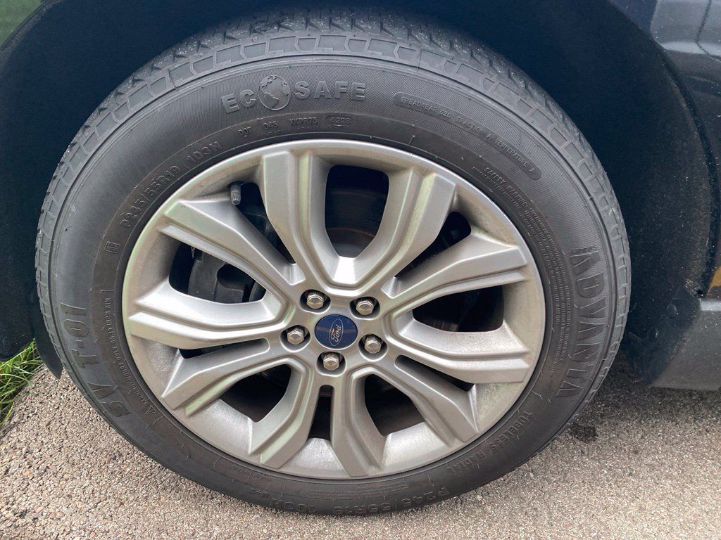 Used 2022 Ford Edge Titanium w/ Equipment Group 301A AWD/4WD image 14