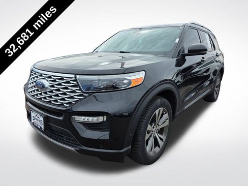 Used 2020 Ford Explorer Platinum w/ Premium Technology Package image 2