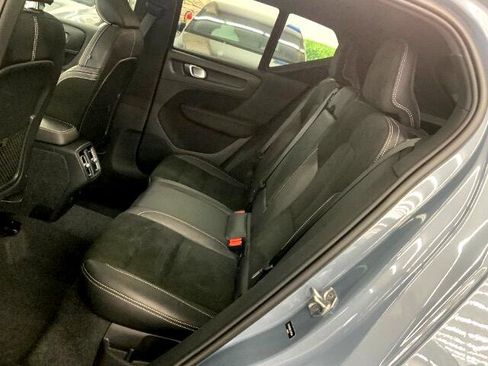 Used 2020 Volvo XC40 T5 R-Design image 12