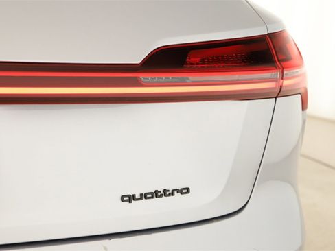 Used 2023 Audi e-tron Premium Plus w/ Premium Plus Package image 30
