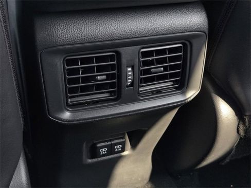 Used 2019 Toyota RAV4 Limited image 16