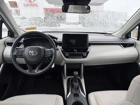 Used 2023 Toyota Corolla Cross L image 11